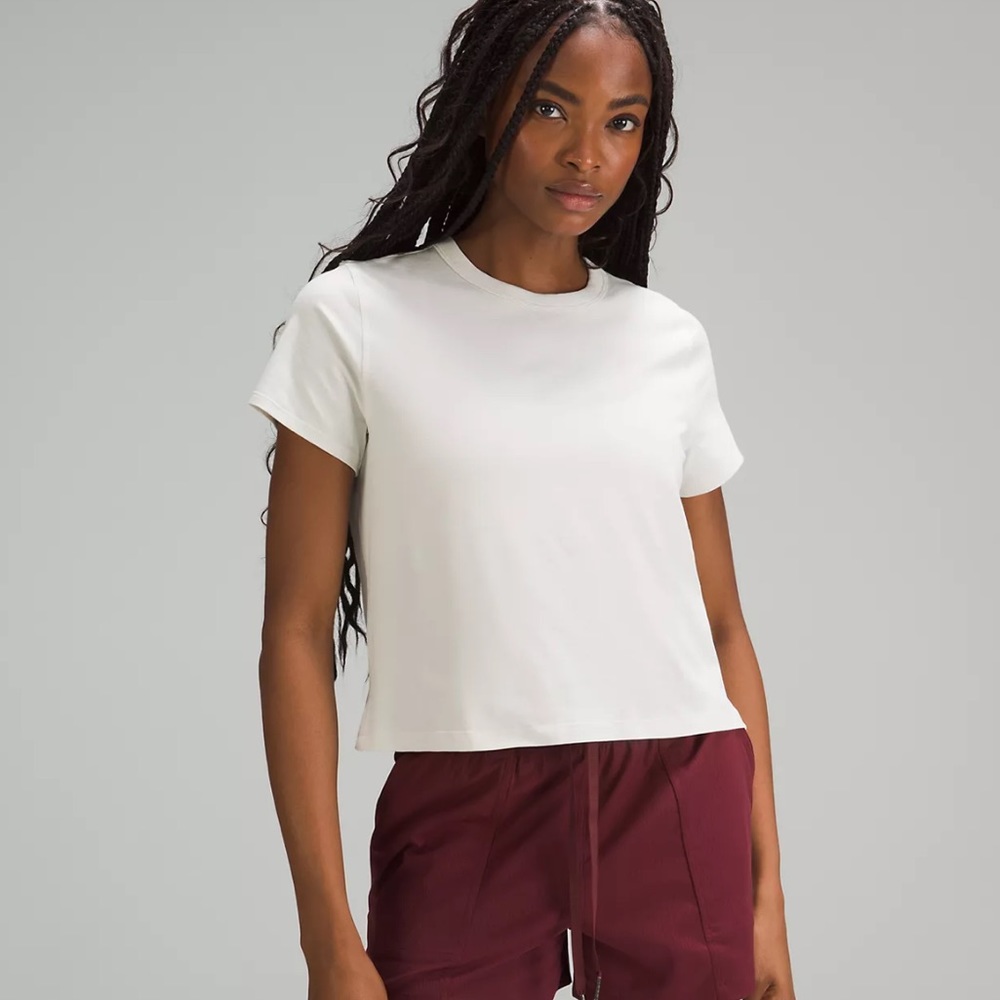 Lululemon Classic Fit Cotton Blend Tee Size 2 NWT Color Bone